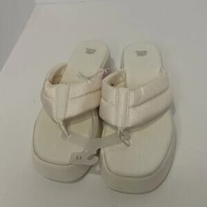 Wild Fable women’s flip-flops platform white Angela Shoe Size 11NWT